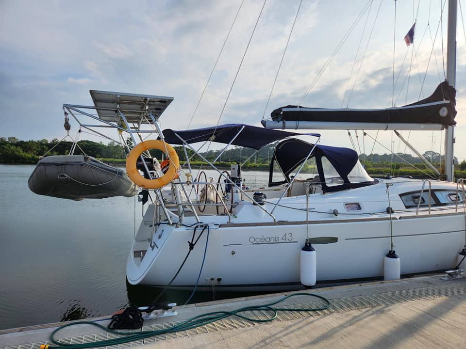 Beneteau Oceanis 43