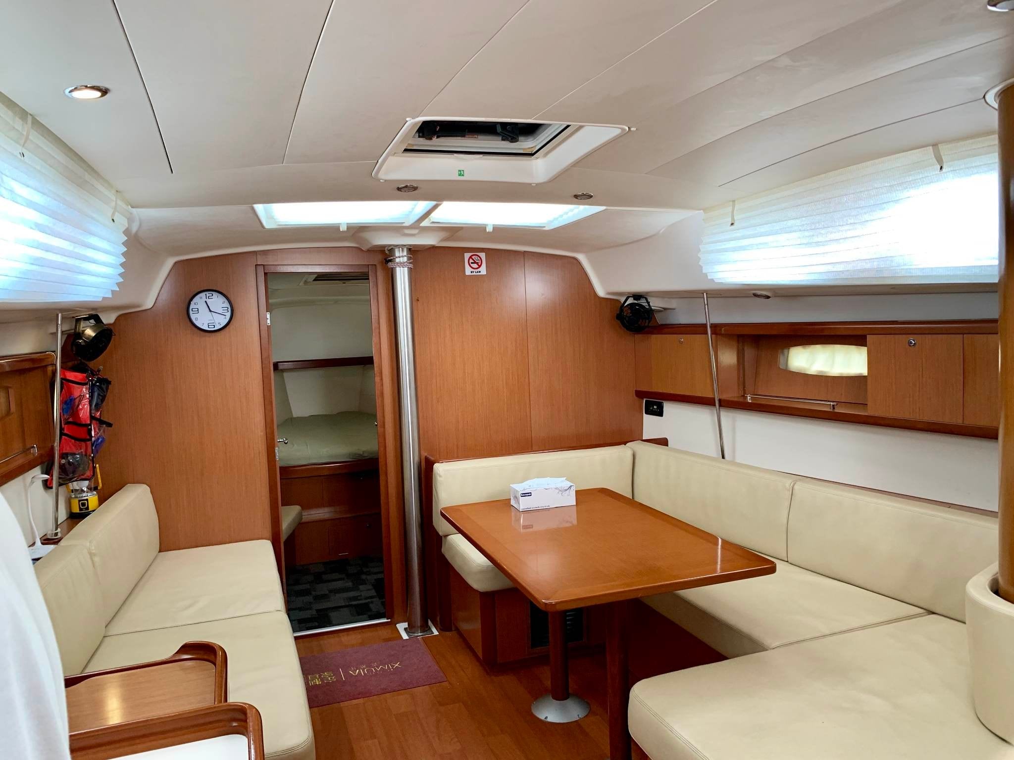 Beneteau Oceanis 43